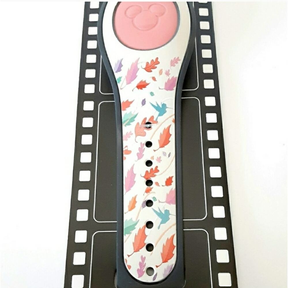 Disney Stitch Crashes Disney   Pocahontas MagicBand 2 + Stitch Jumbo Pin Set NWT - Picture 5 of 7